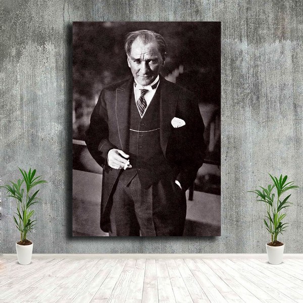 Eli Cebinde Sigara İçen M. K. Atatürk Tablosu