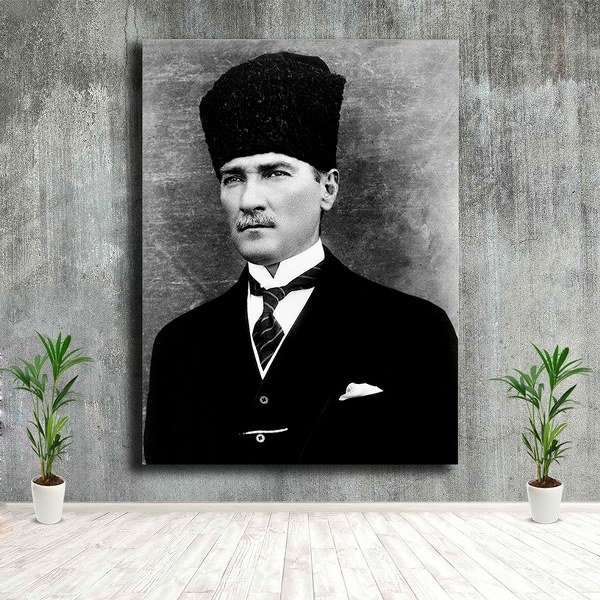 Siyah Takım Elbiseli Kalpaklı M. K. Atatürk Tablosu