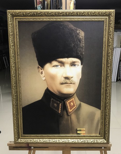 Altın Varak Çerçeveli Mustafa Kemal Atatürk Kanvas Tablo